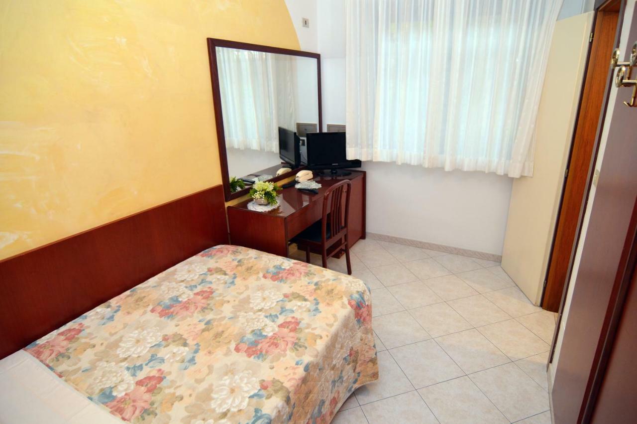 Hotel Adele Bellaria-Igea Marina Exteriér fotografie